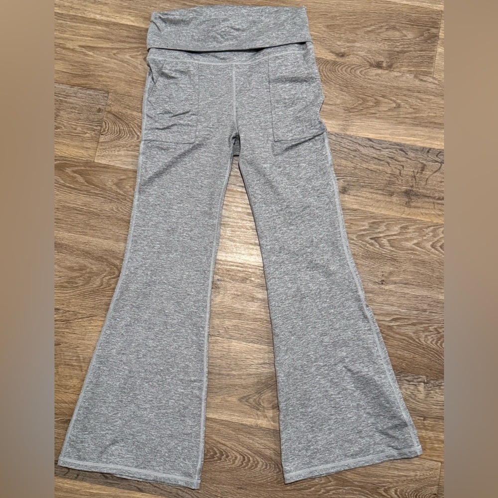 Offline by Aerie Women's the Hugger Foldover flare Pants w/pockets L NWOT